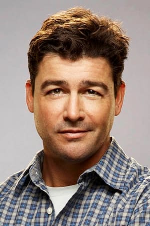 Kyle Chandler headshot