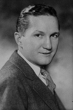 Tom Powers headshot