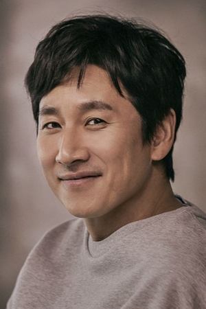 Lee Sun-kyun headshot