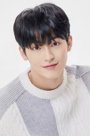 Shin Jun-seop headshot